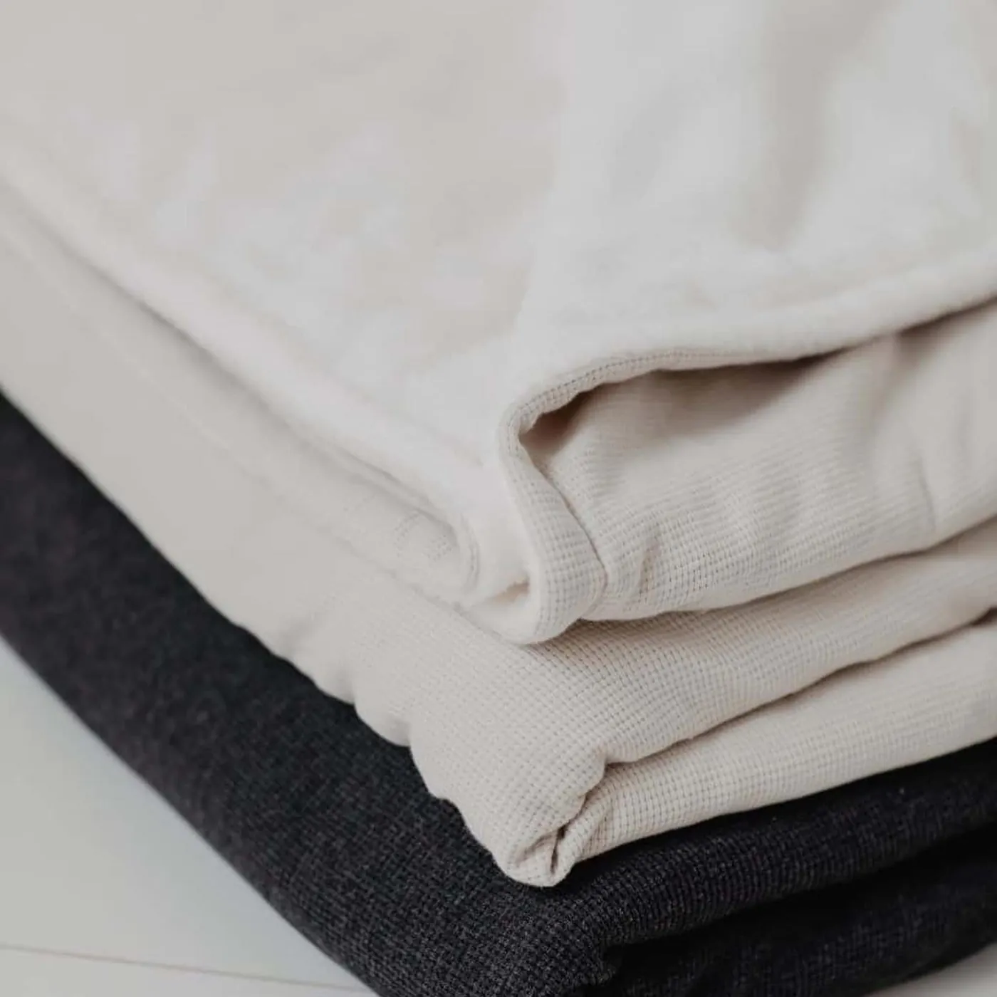 Gevouwen plaids in naturel tinten
